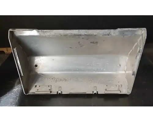 MACK CXU633T Battery Boxes