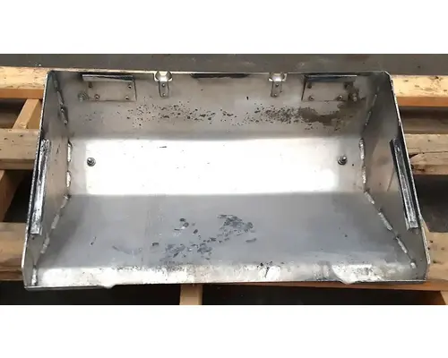 MACK CXU633T Battery Boxes