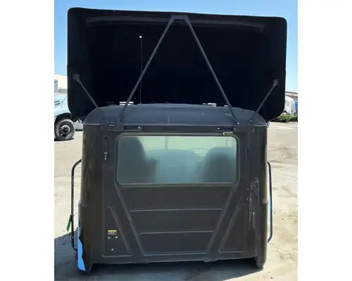 MACK CXU633T Cab Assembly
