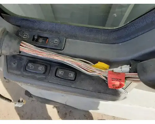 MACK CXU633T Door Assembly, Front