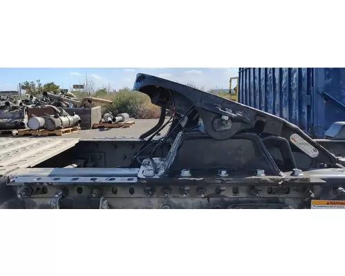 MACK CXU633T Fifth Wheel
