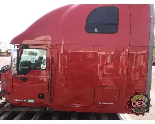 MACK CXU Cab