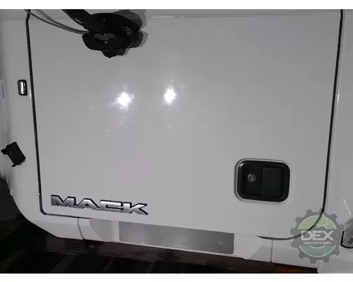 MACK CXU Cab