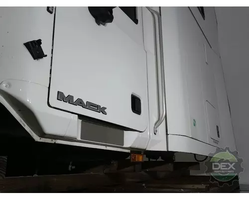 MACK CXU Cab