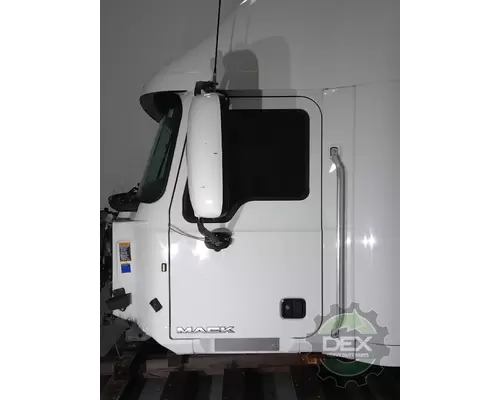 MACK CXU Cab