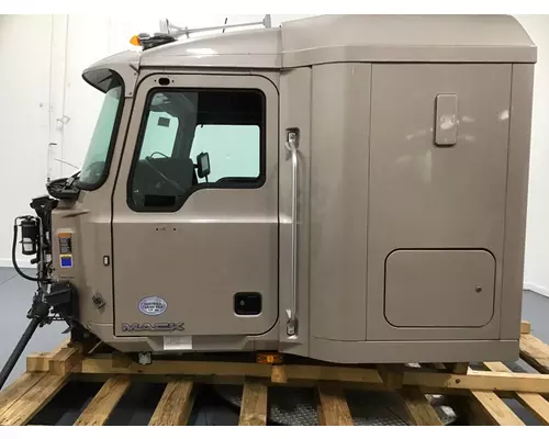 MACK CXU Cab