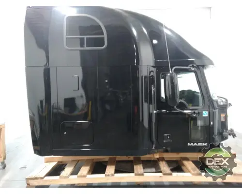 MACK CXU Cab