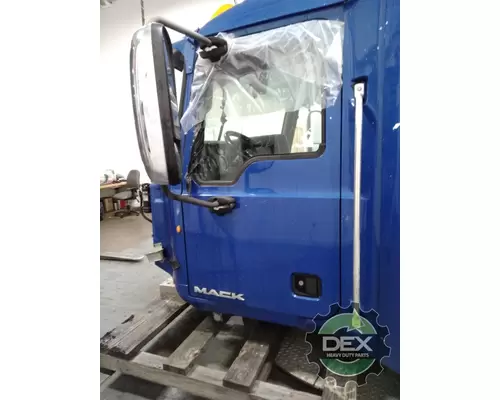 MACK CXU Cab