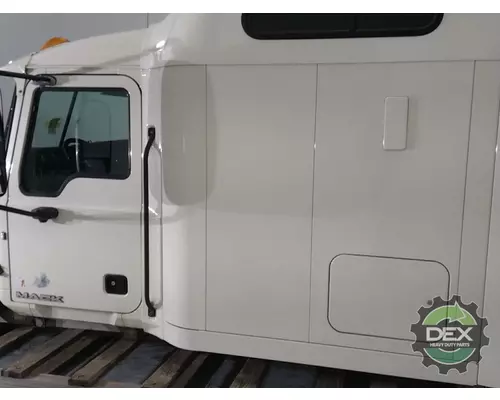 MACK CXU Cab