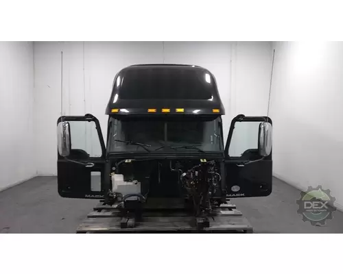 MACK CXU Cab