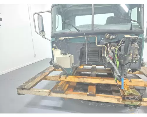 MACK CXU Cab