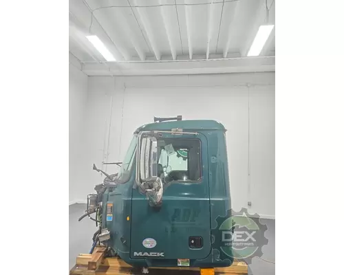 MACK CXU Cab