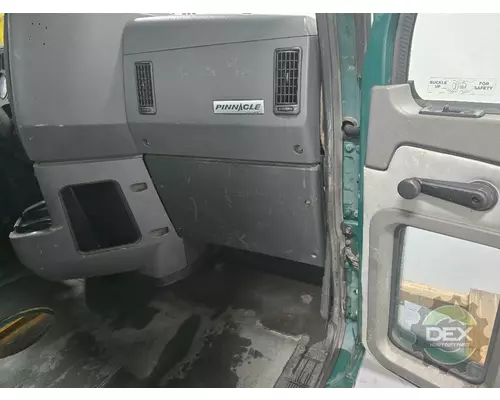 MACK CXU Cab