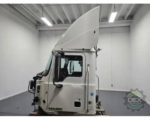 MACK CXU Cab