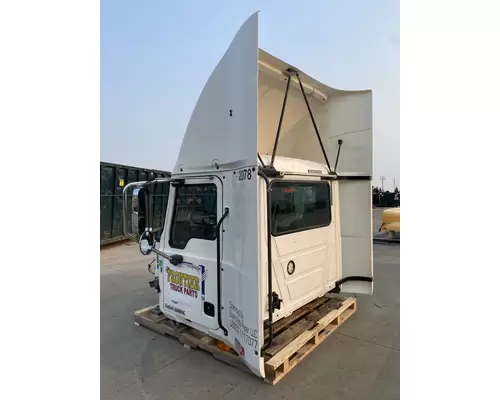 MACK CXU Cab