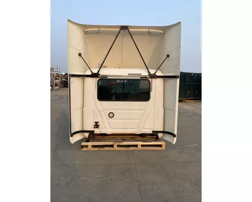 MACK CXU Cab