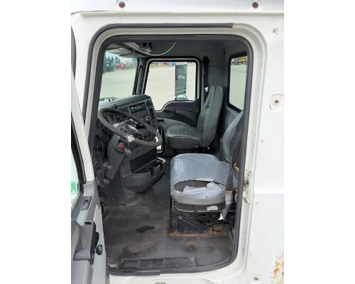 MACK CXU Cab