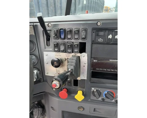 MACK CXU Cab