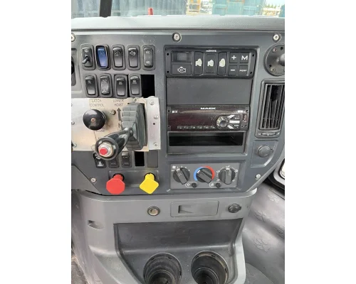MACK CXU Cab