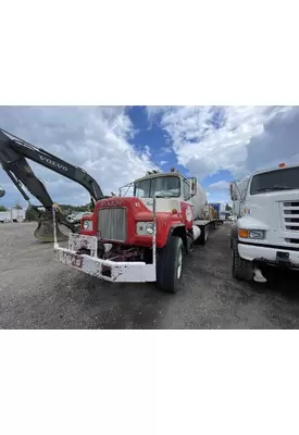 MACK DM685S Complete Vehicle