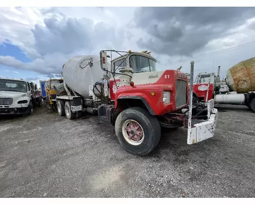 MACK DM685S Complete Vehicle