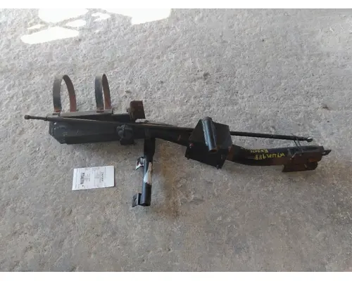 MACK DM685 EXHAUSTMUFFLER BRACKET