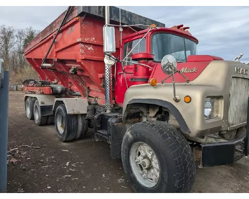 MACK DM686S Complete Vehicle