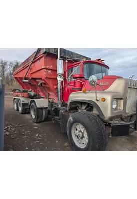 MACK DM686S Complete Vehicle