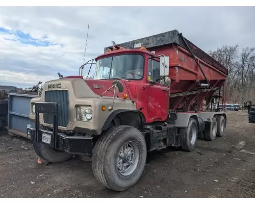 MACK DM686S Complete Vehicle