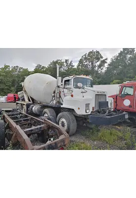 MACK DM686X Complete Vehicle