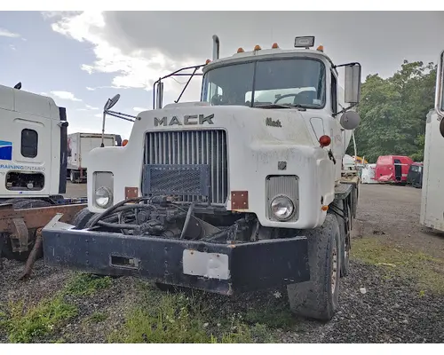 MACK DM686X Complete Vehicle
