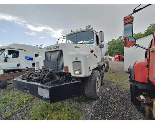 MACK DM686X Complete Vehicle