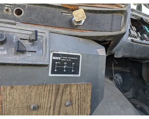 MACK DM686X Complete Vehicle