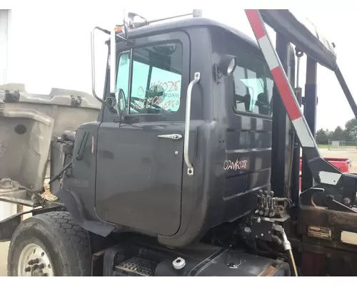 MACK DM688S Cab Assembly