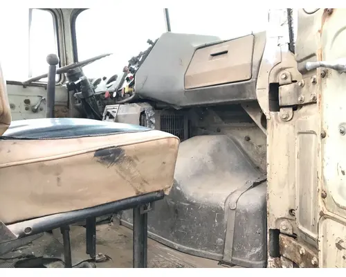 MACK DM688S Cab Assembly
