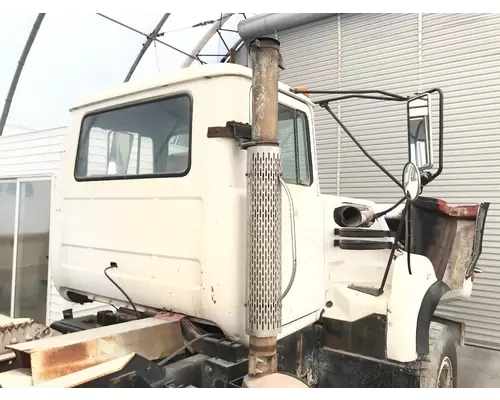 MACK DM688S Cab Assembly