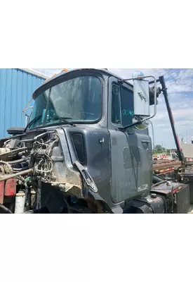 MACK DM688S Cab Assembly