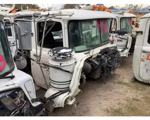 MACK DM688S Cab