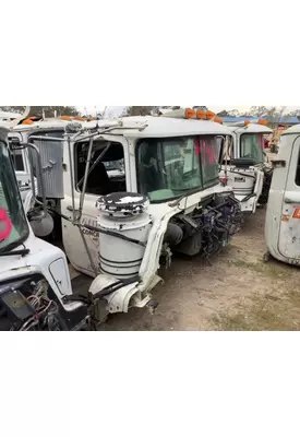 MACK DM688S Cab