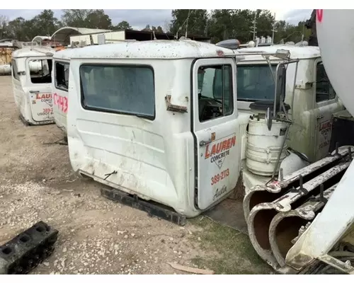 MACK DM688S Cab