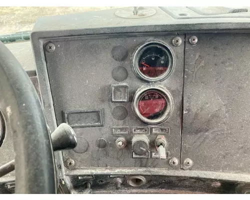 MACK DM688S Dash Assembly