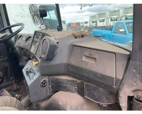 MACK DM688S Dash Assembly