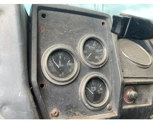 MACK DM688S Dash Assembly