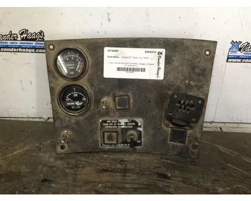 MACK DM688S Dash Assembly