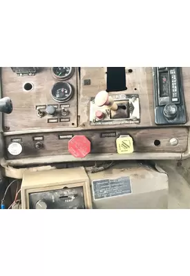 MACK DM688S Dash Assembly