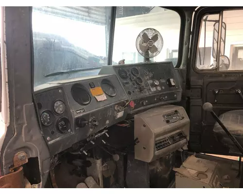 MACK DM688S Dash Assembly