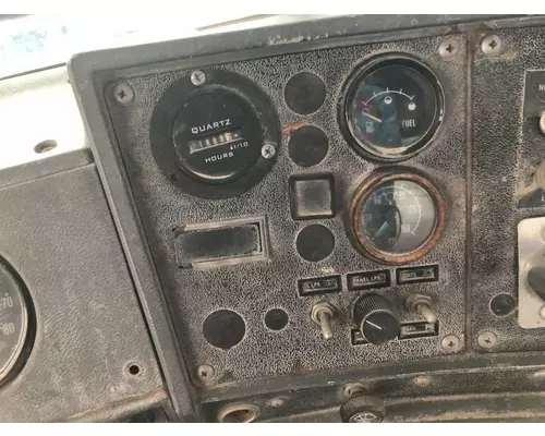 MACK DM688S Dash Assembly