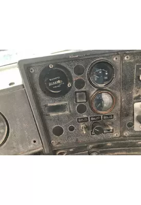 MACK DM688S Dash Assembly