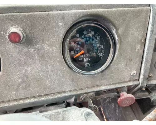 MACK DM688S Instrument Cluster