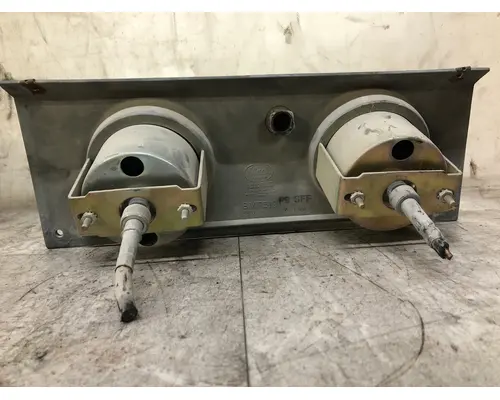 MACK DM688S Instrument Cluster